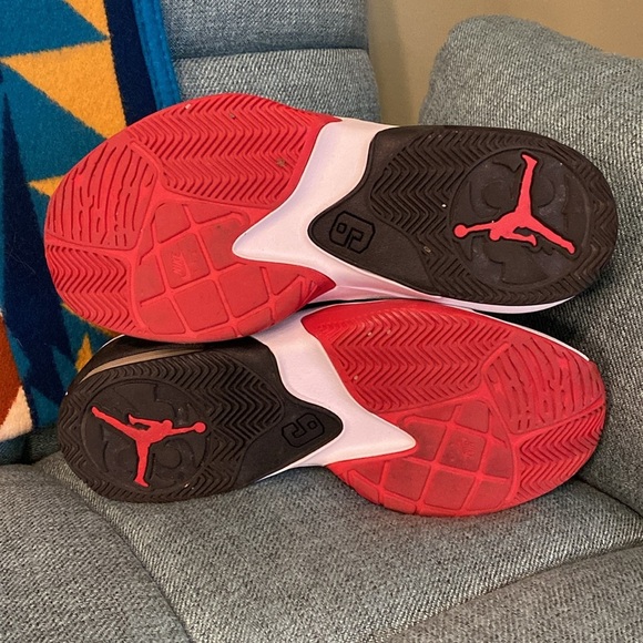 Nike Jordan Max Aura 3 Youth Size 6.5 - Picture 6 of 8